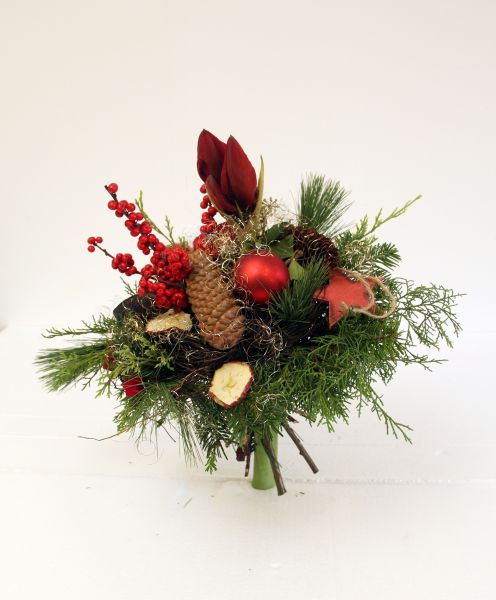 Adventsstrauß mit Amarylles typische frischen Blume in der Weihnachtszeit 