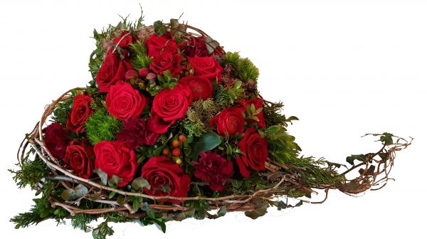 Grabgesteck Gesteck Blumengesteck Rosen rosa Herz Rattan Trauergesteck Grab 